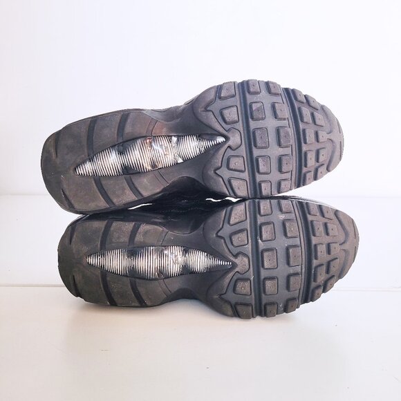 Nike Air Max 95 Essential Triple Black Suede Men's Sneakers AT9865-001 - Size 6 - Picture 5 of 8